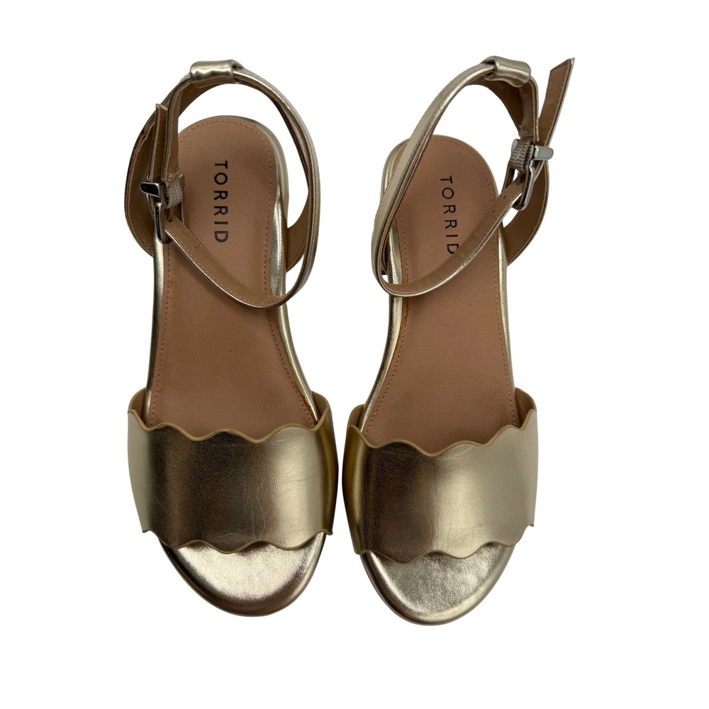 Torrid Scallop Block Heel Sandals Womens 8 New‎ Scalloped Metallic Ankle Strap